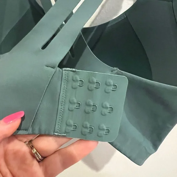 Lululemon AirSupport Bra High Support, 36DD Tidewater Teal / Vapor - Picture 6 of 13